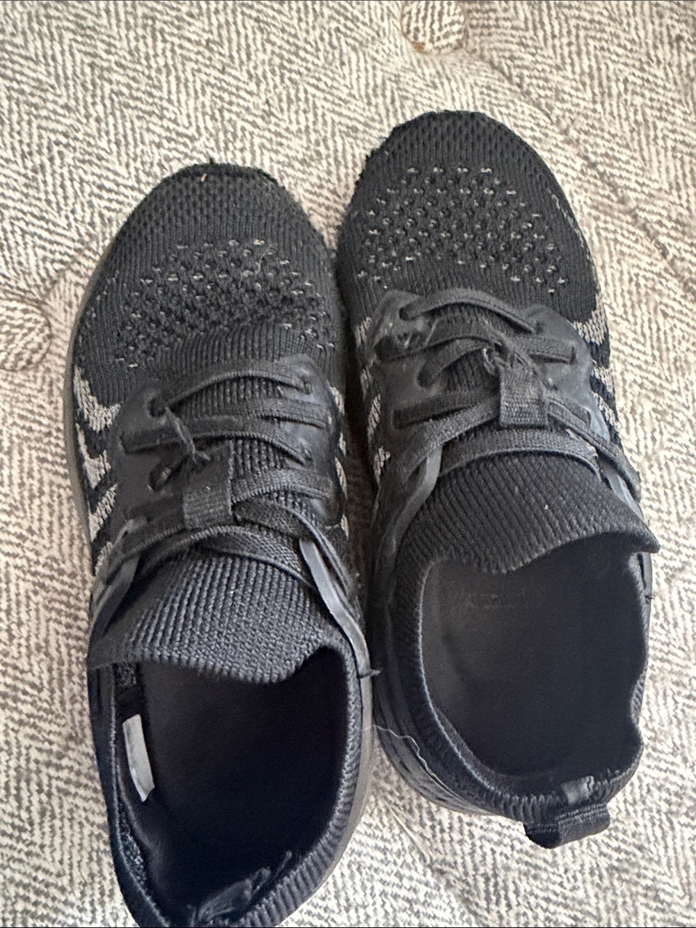 Nike kids Black Knit Low-Top Sneakers